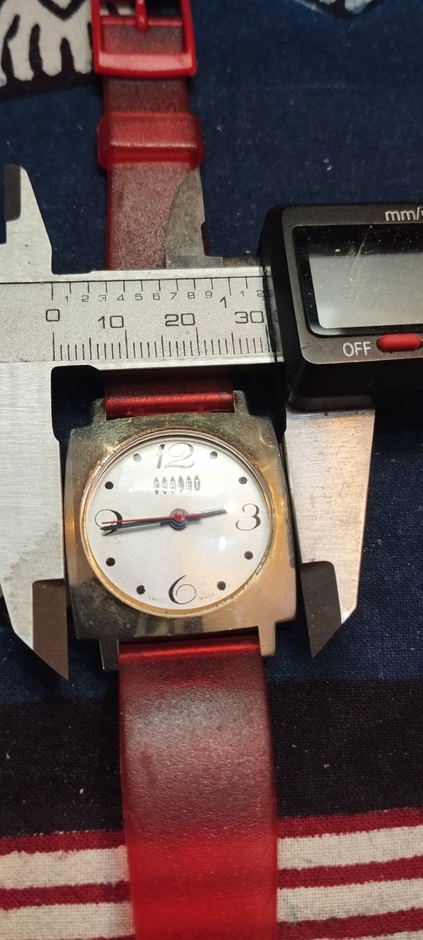Orologi: Montre vintage châlet – Usato da La Chaux-de-Fonds venduto da jac_9llg 9