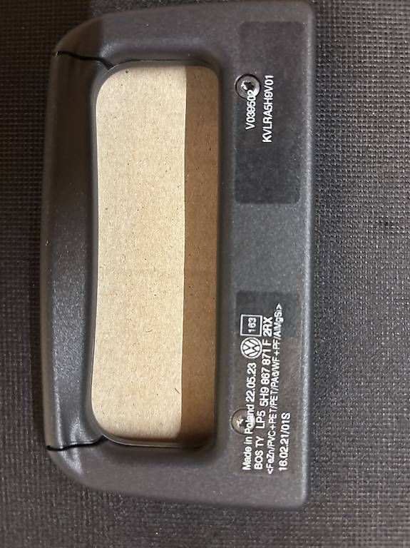 VW Tutti pezzi di ricambio auto: Cache bagages coffre golf 8 break – Usato da Orsonnens venduto da pitch123456 2