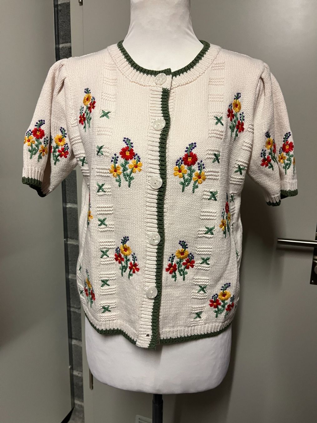 Pullover & Sweatshirts: Pullover, Teilbaumwolle, Grösse S/M, Neu! – Neu (gemäss Beschreibung) aus Interlaken von Jasmin_Flower