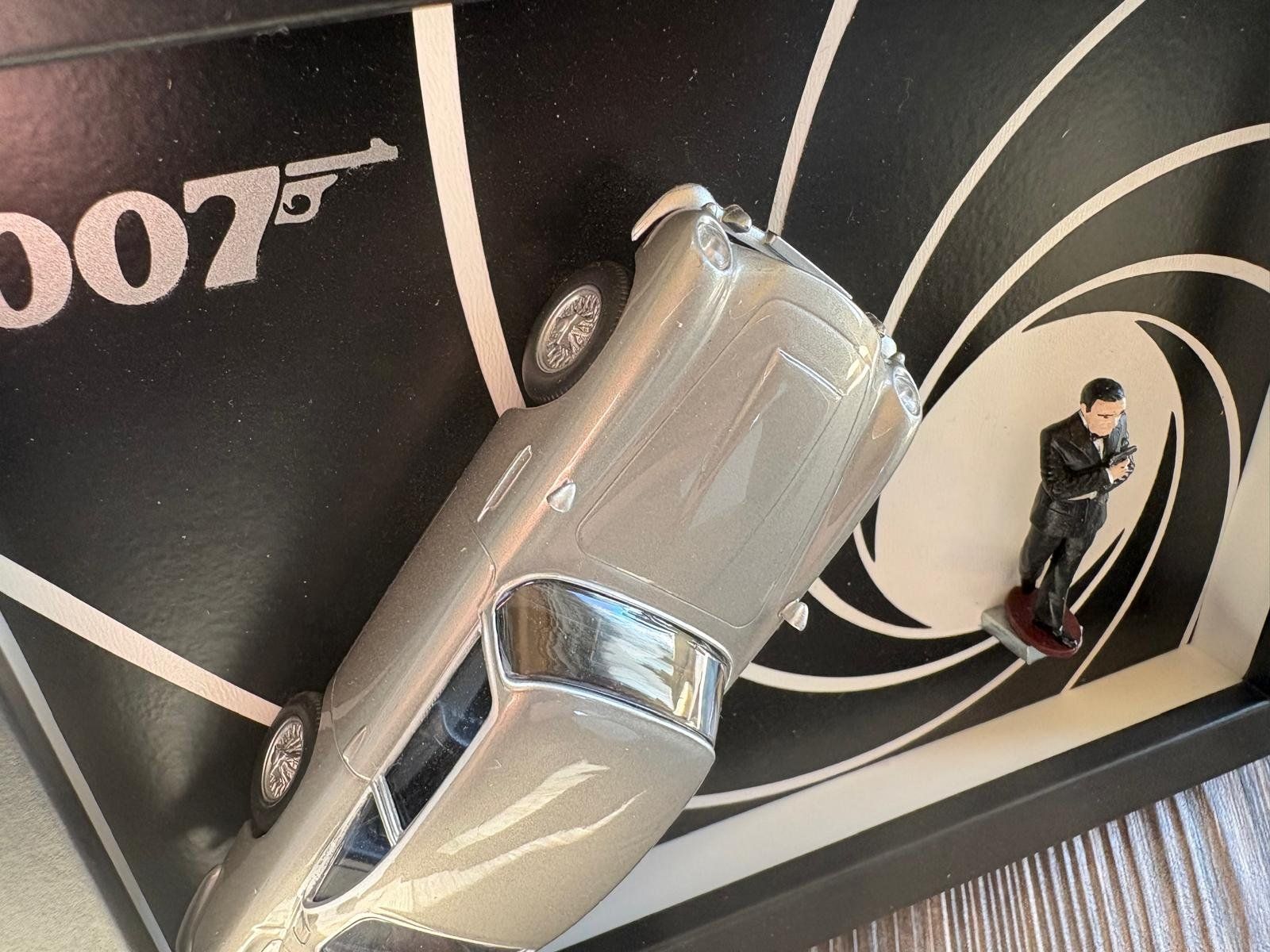Posters & Illustrations: 3-D Bild James Bond Aston Martin Modellauto – Neuf (Voir description) à Wetzikon ZH par Boldeagle01 2