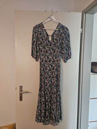 Sommerliches Maxikleid mit Blumenmuster, Grösse M