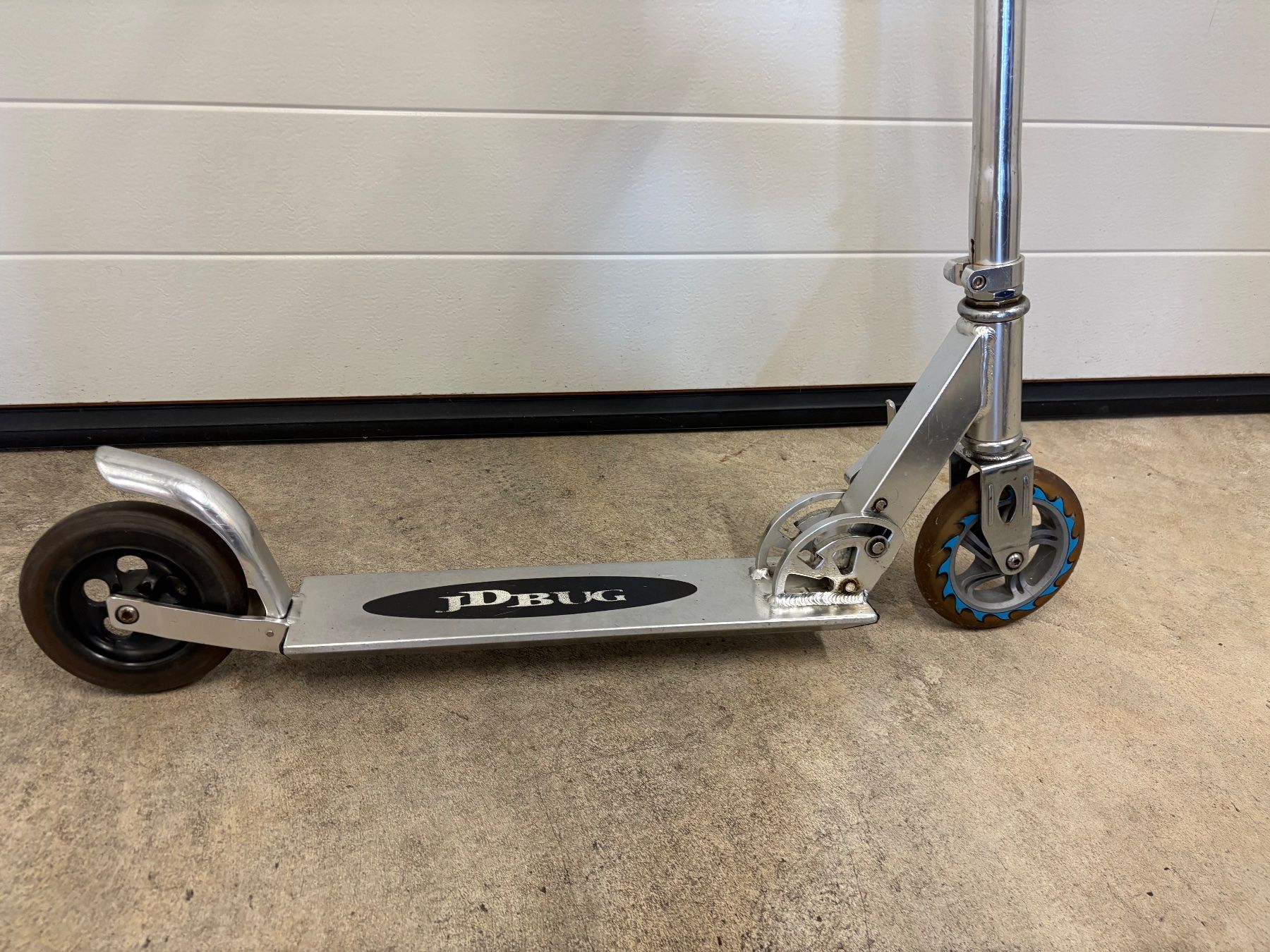 Kickboard: JD Bug Roller, silber, gut gebraucht, mit Klingel – Usato da Wiesendangen venduto da plus-minus 1