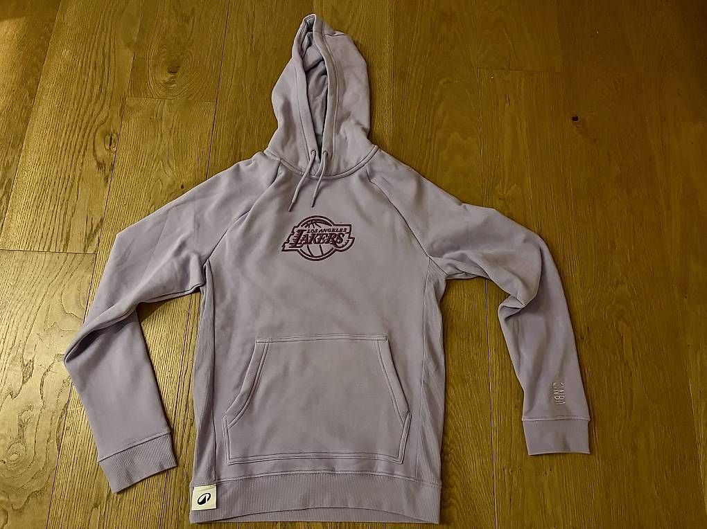Maglioni & Felpe: Lakers Pullover Violett  – Nuovo e nell'imballaggio originale da Oberwil BL venduto da wanndann