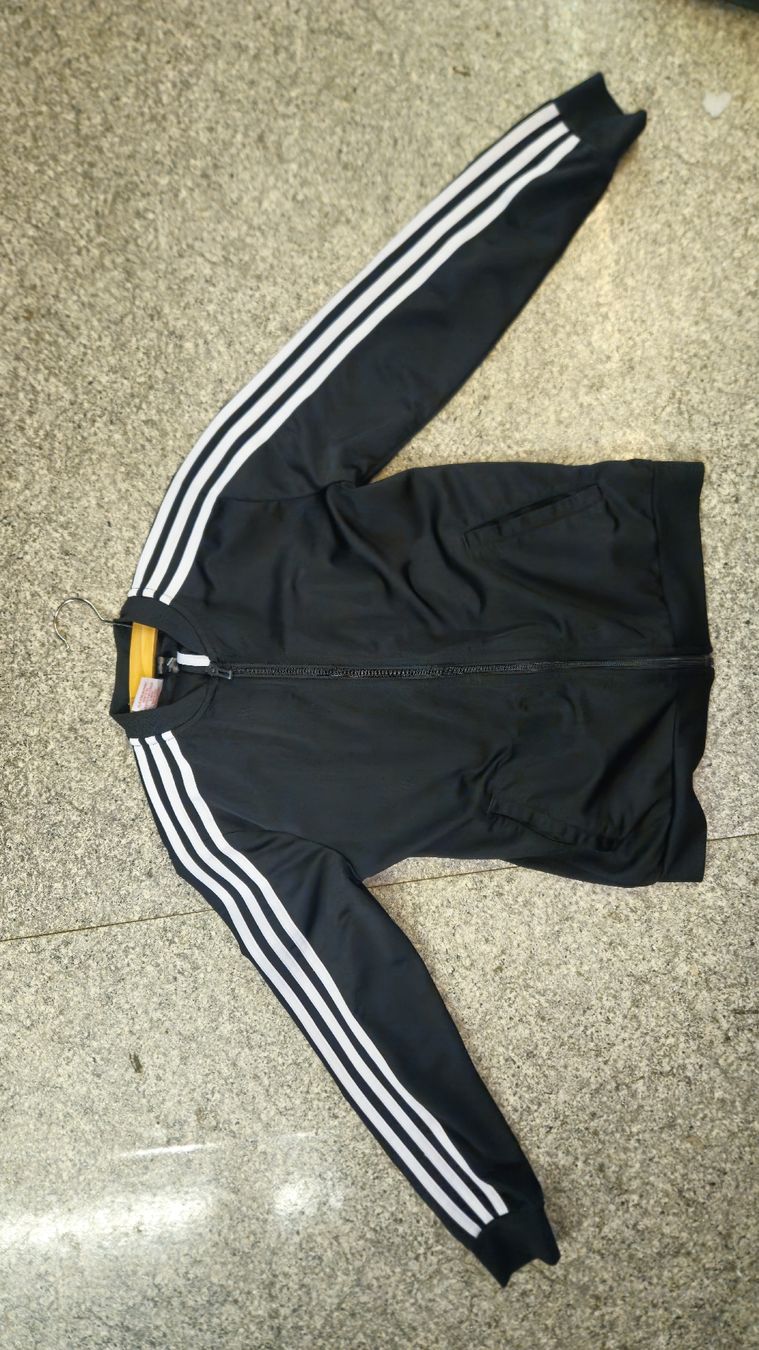 Adidas Lotti di vestiti: Adidas Kinder Sportanzug Gr.152 – Usato da Herzogenbuchsee venduto da lus_x7gj