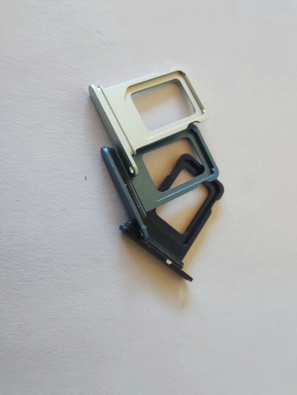 Apple Telefoni cellulari / Smartphones: SIM-Trays ab iPhone 12 in diversen Farben – Usato da Adelboden venduto da rol_4zgi 2