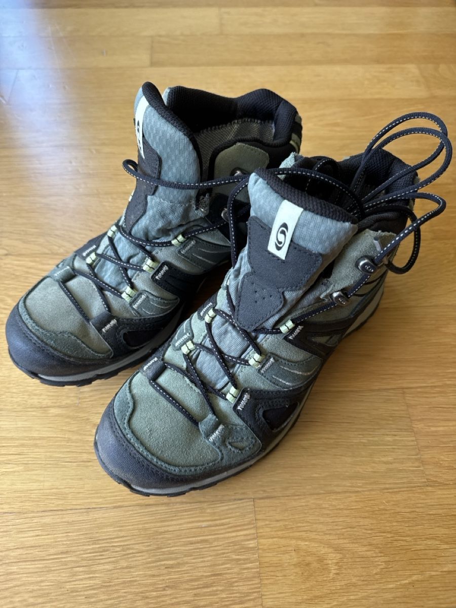 Scarpe da donna: Salomon Schuhe Gr.38 2/3 – Usato da Zürich venduto da odonia
