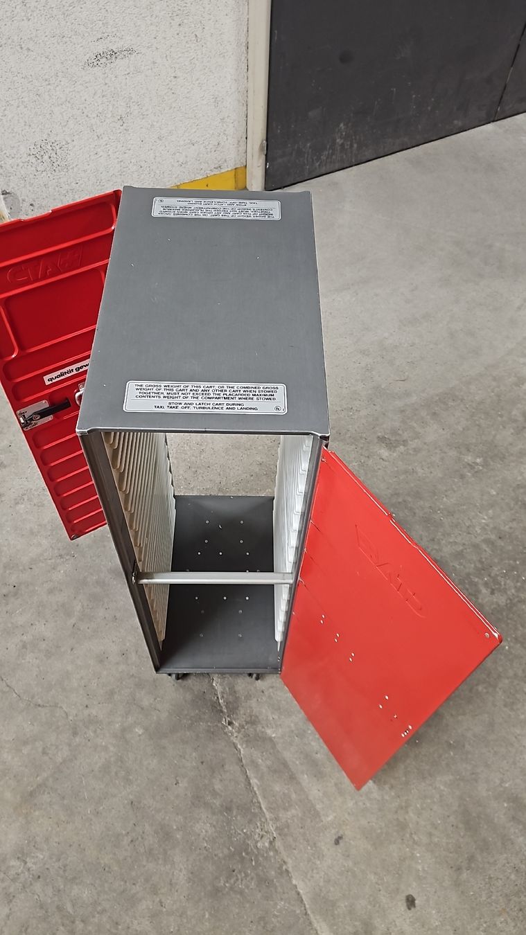 Altro in Aeronautica: Flugzeugtrolley der ehemaligen Fluggesellschaft CTA – Usato da Glattfelden venduto da hbct 6