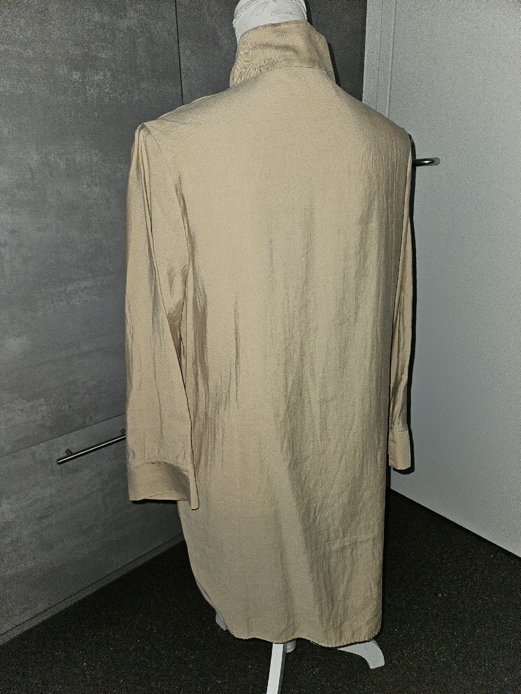 Zara Kleider: ZARA Kleid beige Grösse M neuwertig – Neu (gemäss Beschreibung) aus Anwil von tamoos 1