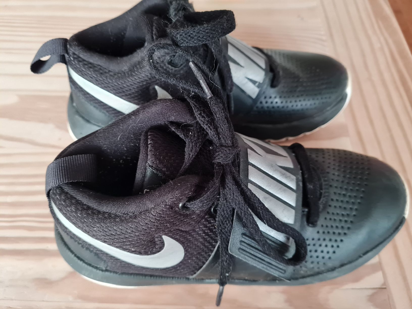 Nike Herrenschuhe: Chaussures Nike taille 35,5 – Gebraucht aus Châtelaine von Mariabella 3