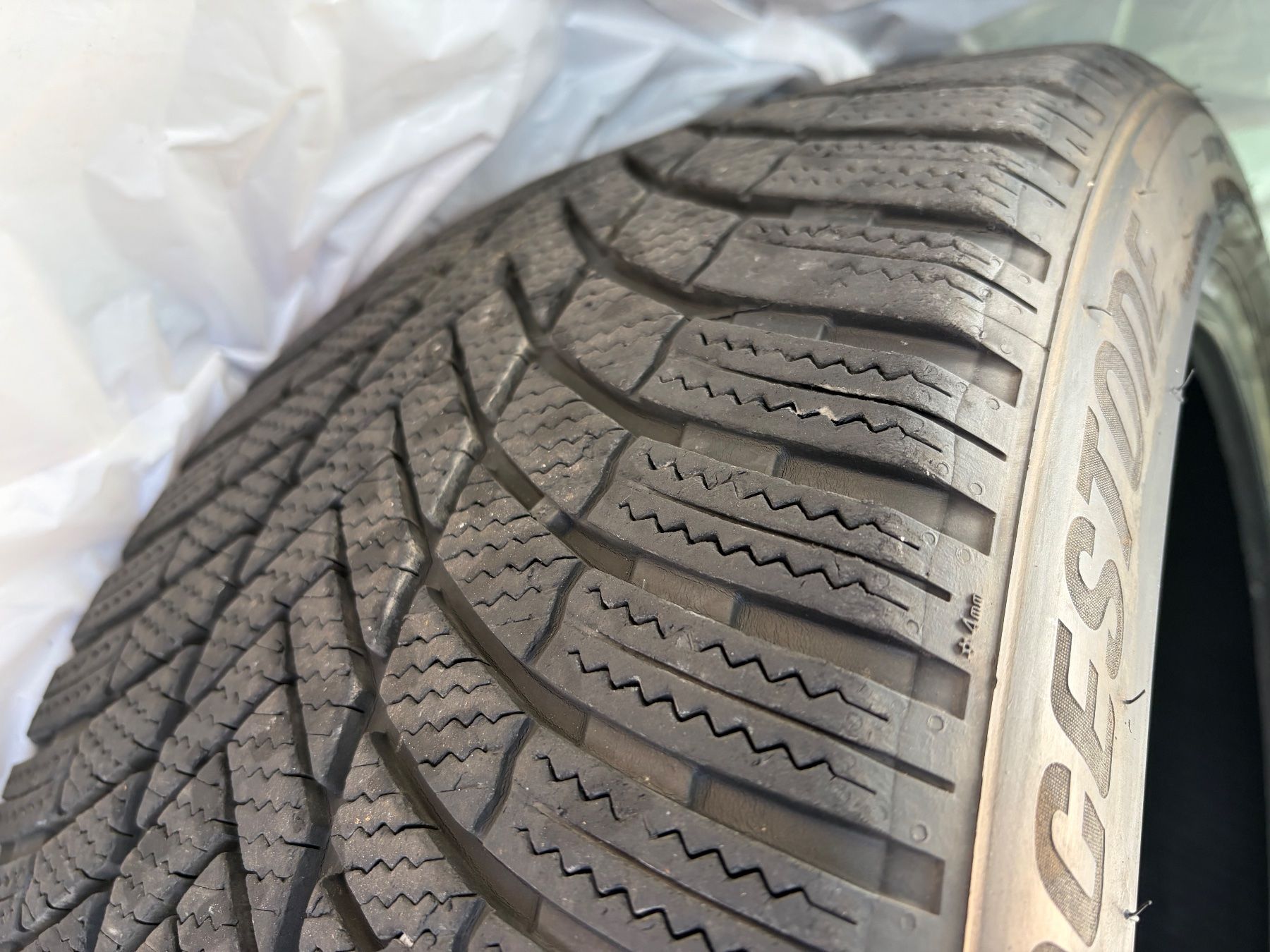 Bridgestone Pneumatici & Ruote complete: Bridgestone Blizzak 255/40R20 101V, 4mm – Usato da Zürich venduto da L_K_F 3