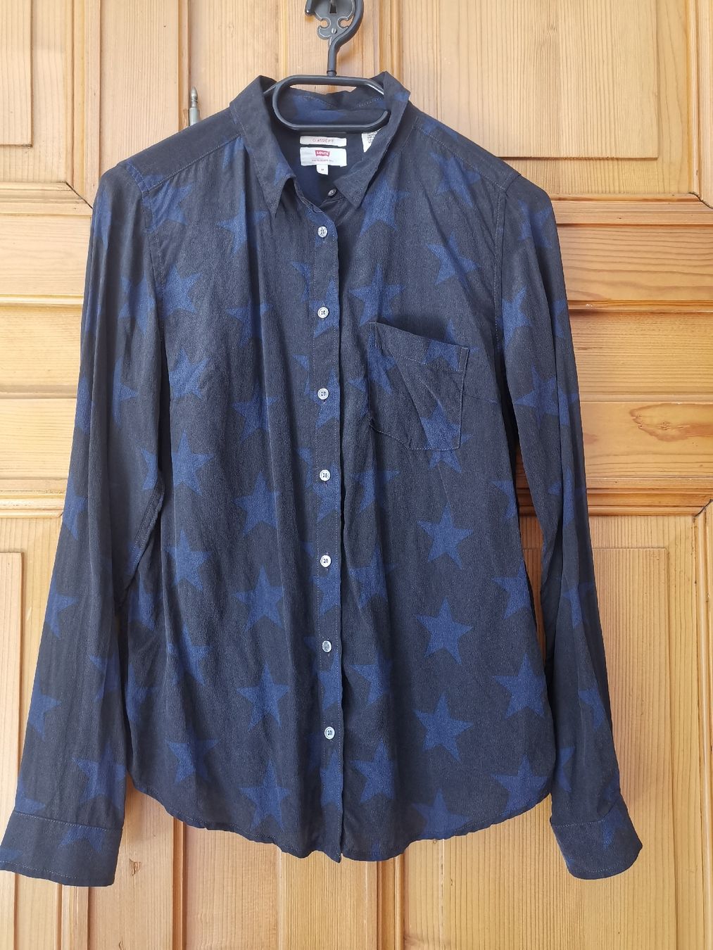 Levi's Camicette: Seidenhemd, Seidenbluse von Levi's mit Sternen – Usato da Uerikon venduto da pink_flamingo 2
