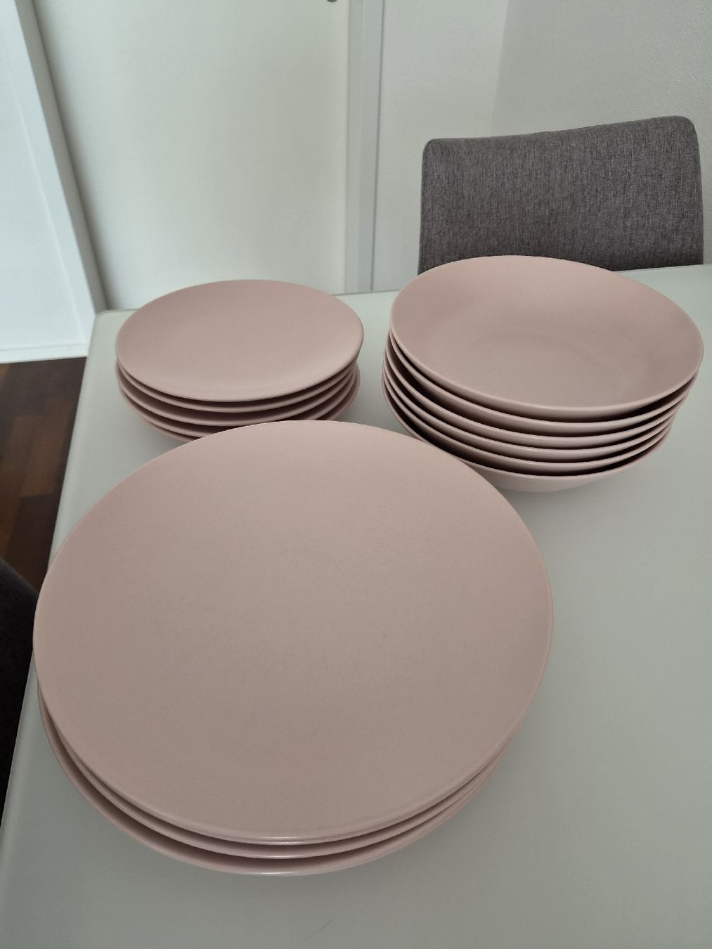 Ikea Set di piatti: Teller Set Rosa – Usato da Glattfelden venduto da Ivana5288