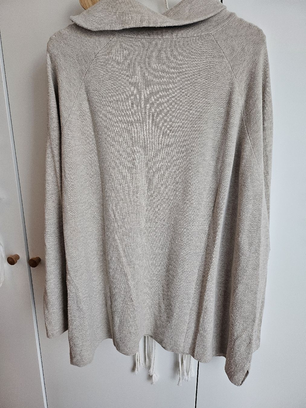 Pullover & Sweatshirts: langer Pullover mit Kragen 42/44/46 beige – Gebraucht aus Allschwil von na.wi.90 2