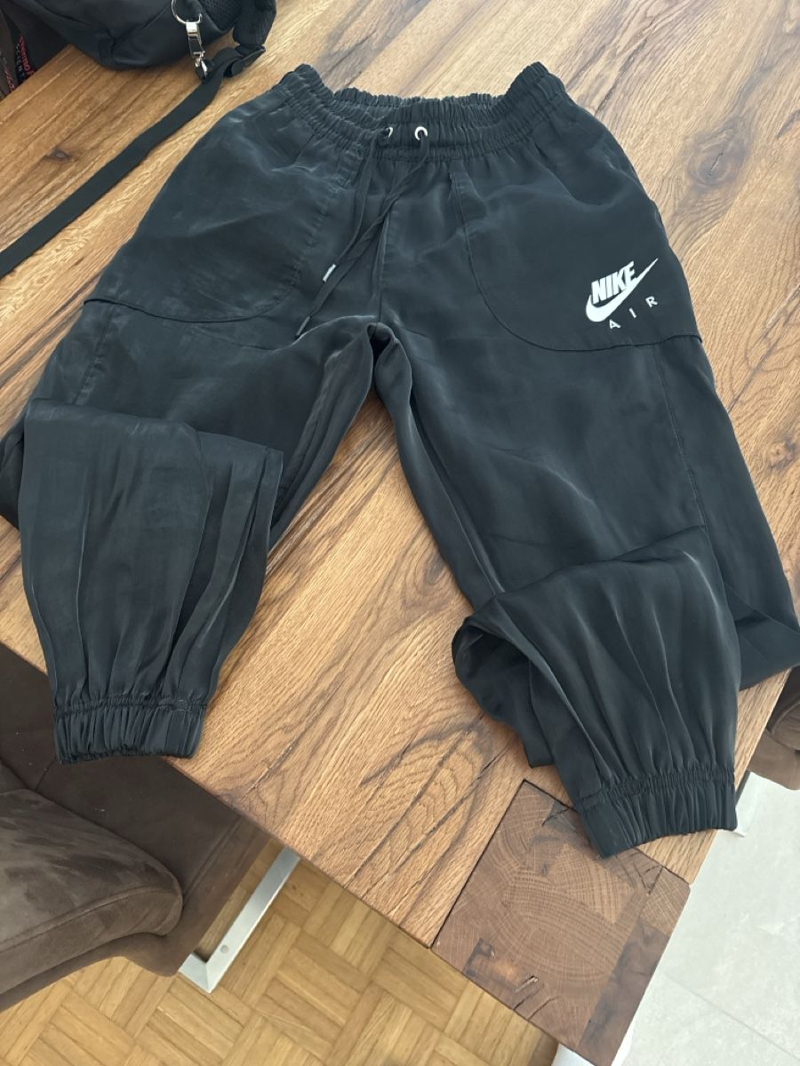 Nike Tute: Tuta Nike  – Usato da Allschwil venduto da des_f2qc