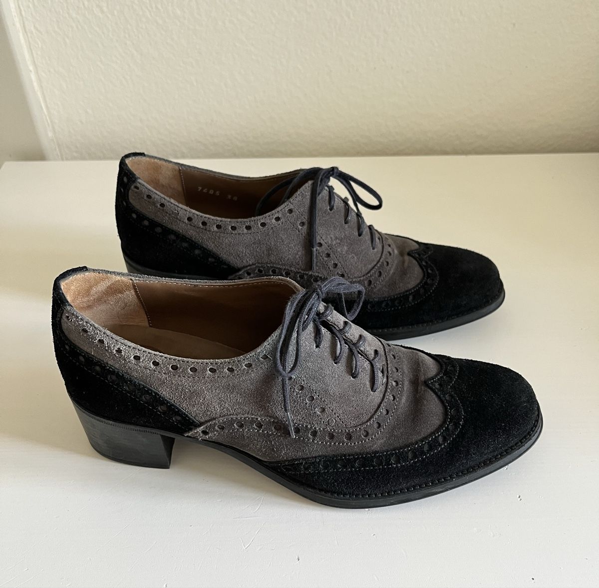 Scarpe da donna: Pertini Schuhe Wildleder Grau Schwarz Grösse 38 – Usato da Winterthur venduto da Mahonyy 1