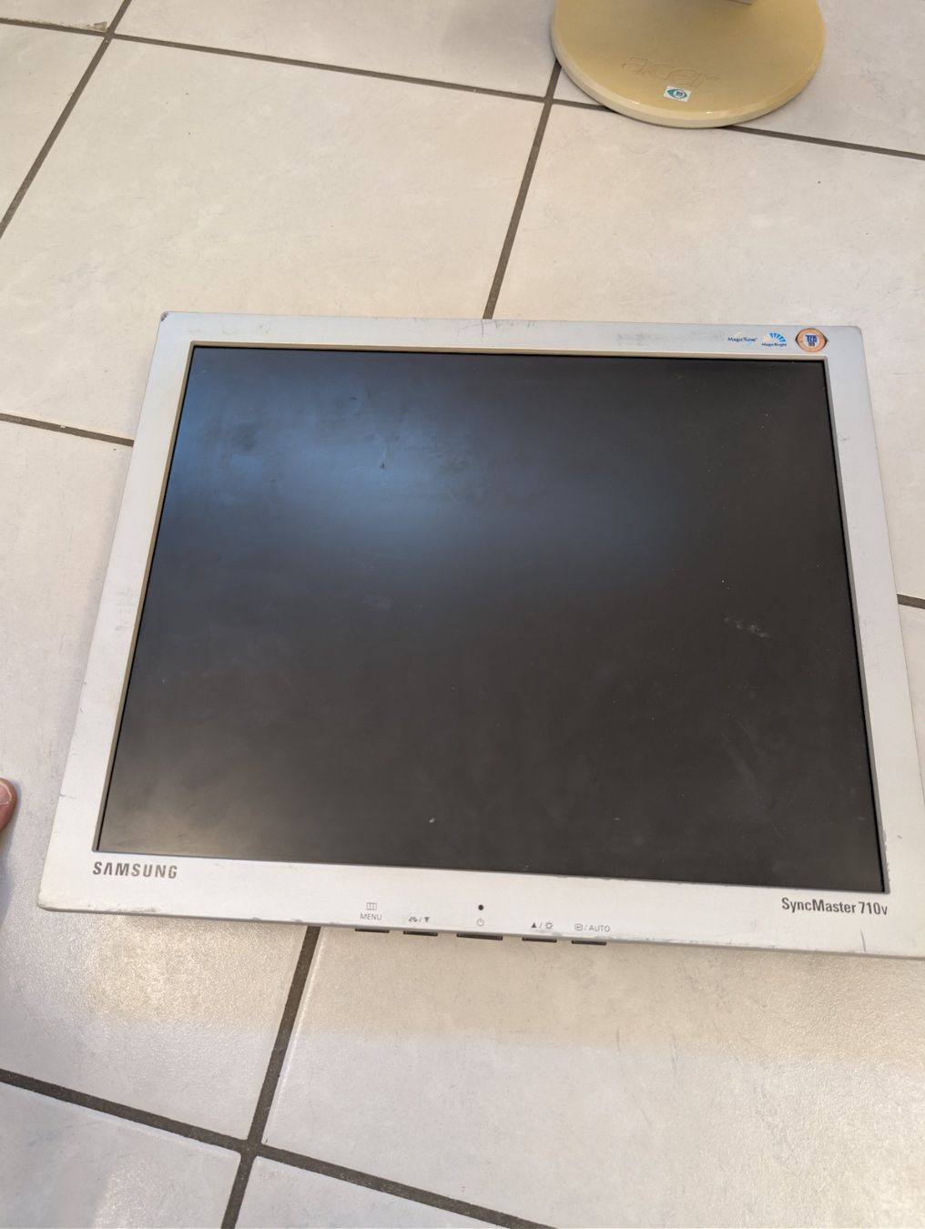 Ecrans: Monitor vga Acer - Samsung – D'occasion à Bellinzona par fan_tc7f 4