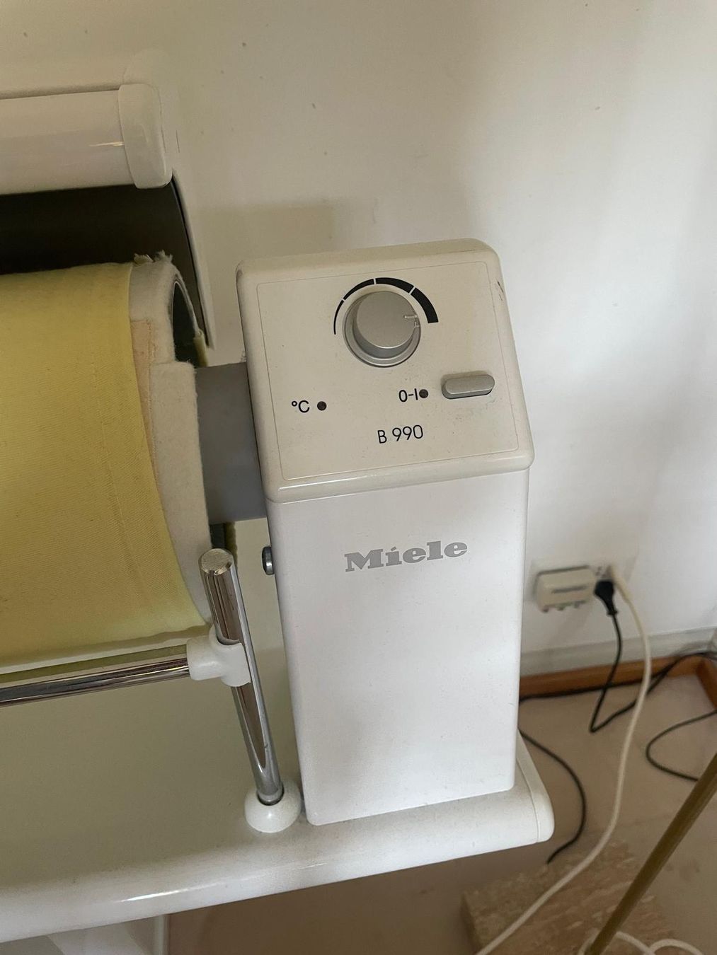 Tutte le macchine: Bügelmaschine von Miele – Usato da Reinach AG venduto da dan_9vsl 1