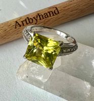 Silberring 925 MAHO mit limettengrünem Zirkonia & Pavébesatz