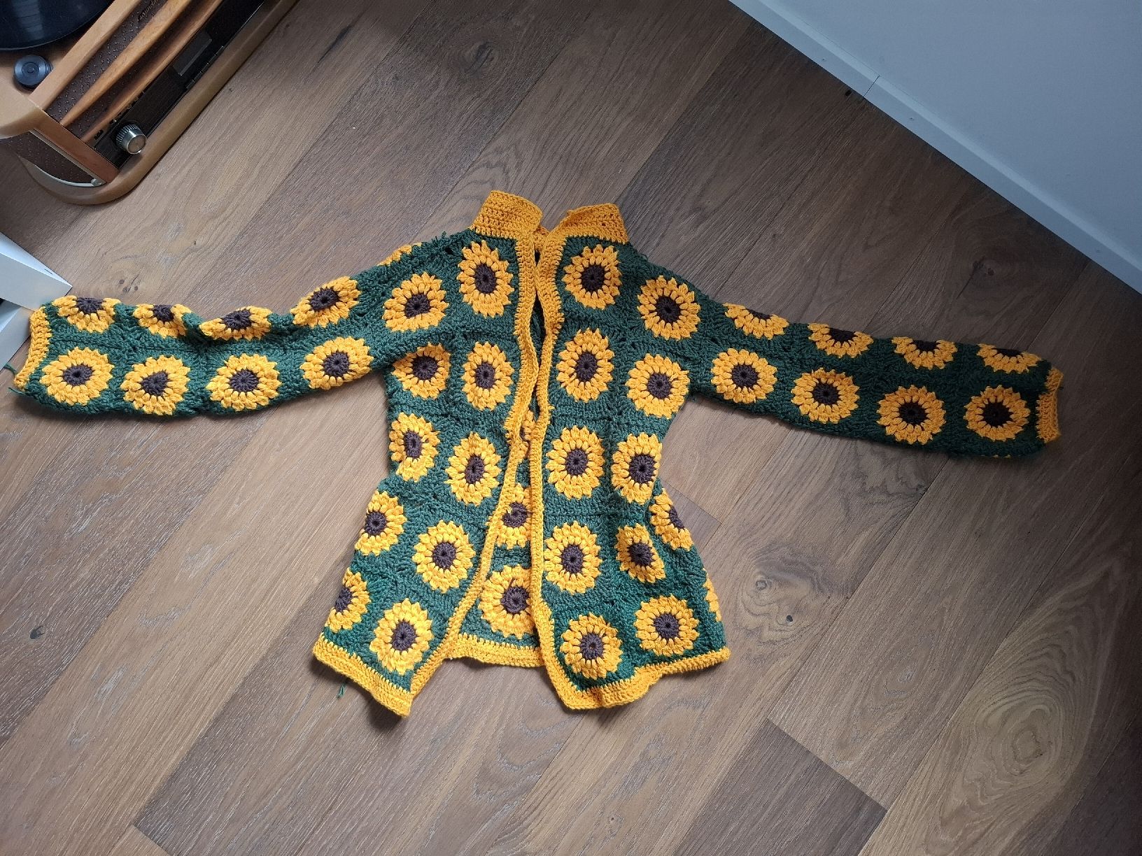 Vestes: Häckeljacke Sonnenblume – D'occasion à Biel-Benken BL par lki_gn82