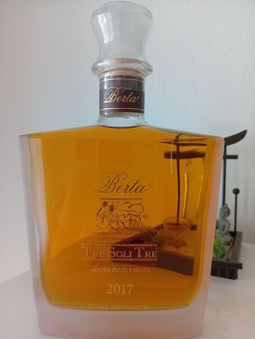 Berta Spirituosen: Berta Grappa Tre Soli Tre Vecchia 2017 70cl – Neu und originalverpackt aus Zürich von kin_5jm2 1