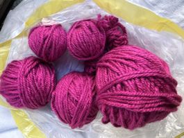 400 gr dicke Strickwolle aus einem Wolle-Acryl Gemisch
