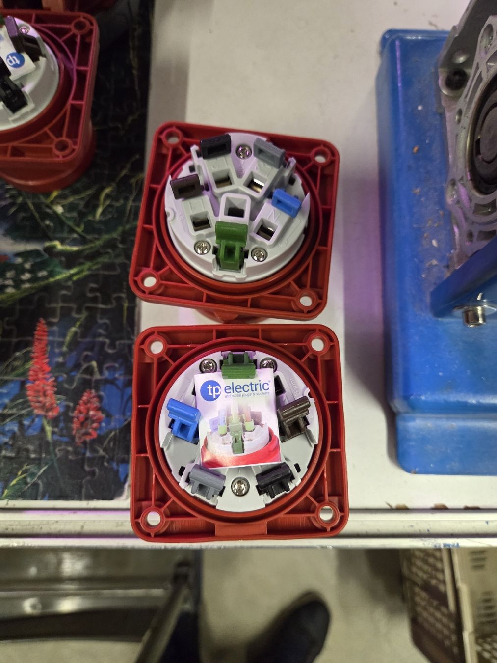 Spine: Steckdose 32A 5polig CEE 32A Starkstrom CEE32 Anbaustecker – Nuovo e nell'imballaggio originale da Zürich venduto da eymen20 4