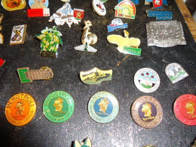 Plaketten & Abzeichen: Pins Sammlung über 80 stück – Gebraucht aus Zürich von liquidation-cobra 6
