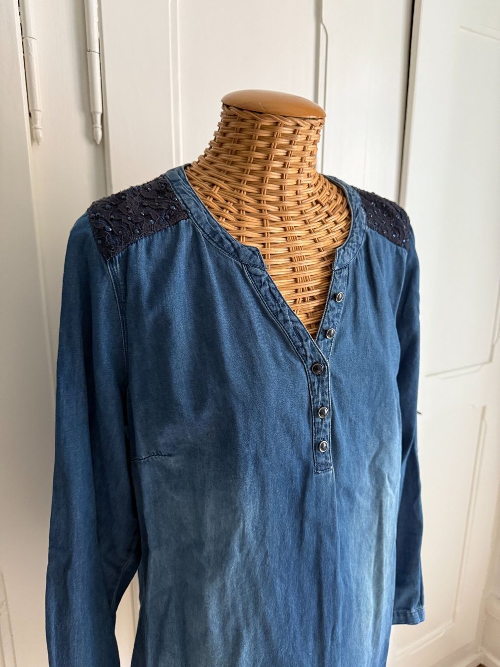 Chemisiers: LAURA TORELLI - Jeansbluse blau 42 – D'occasion à Zürich par Diazaio 1