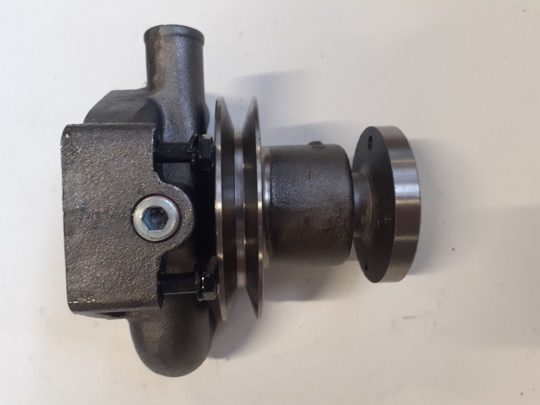 Traktoren: Wasserpumpe Perkins – Neu und originalverpackt aus Rothenthurm von mf-schuler 1