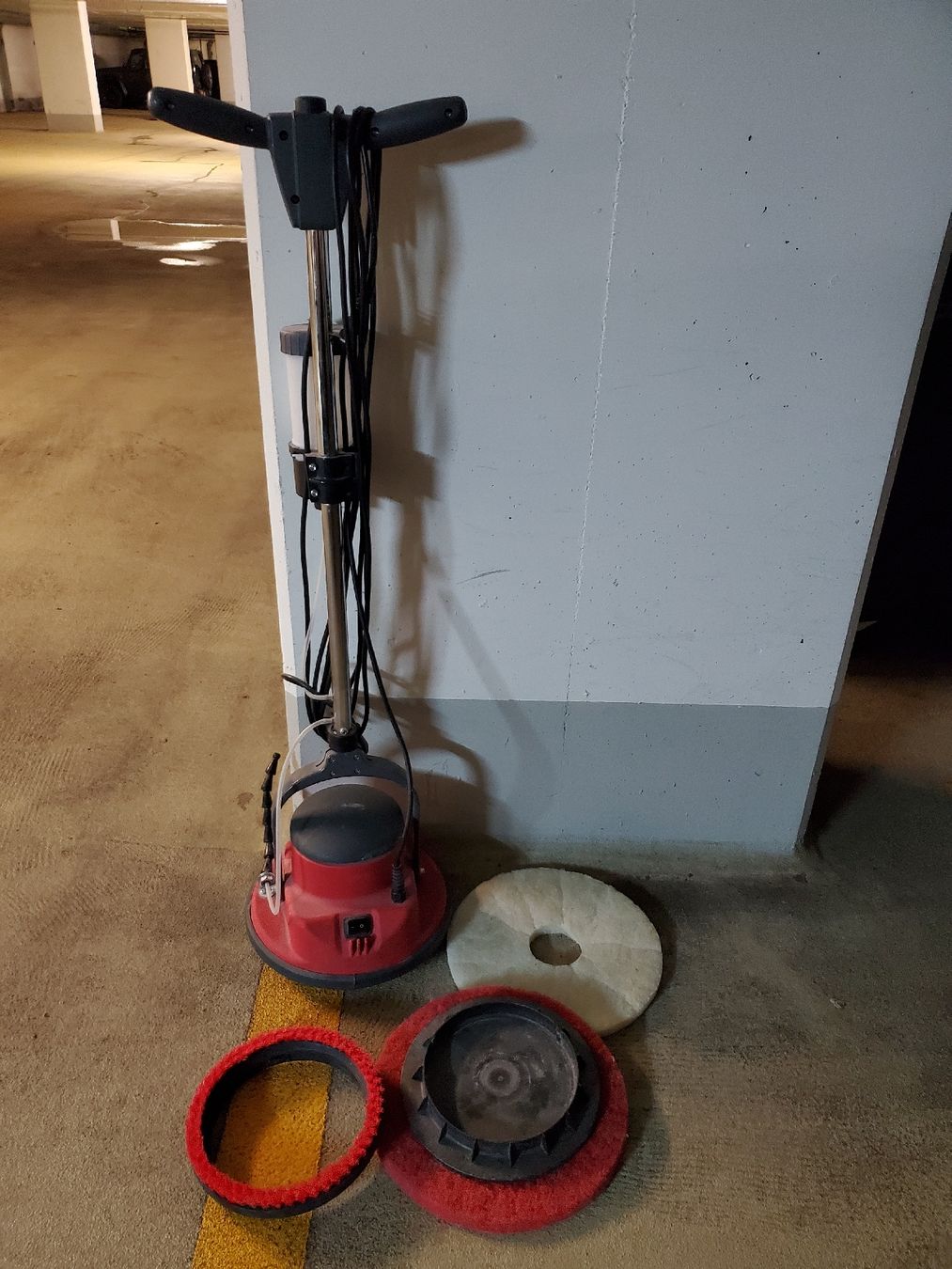 Cleanfix Tutte le macchine: CLEANFIX FloorMac Eischeibenmaschine #Taski Wetrok Kärcher – Usato da Zürich venduto da 5183840711 1