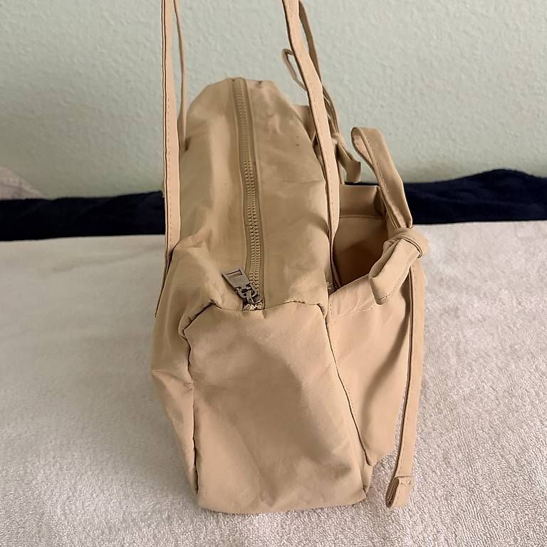 Borse da donna: Beige Schultertasche mit Schleifendetails – Nuovo (secondo la descrizione) da Berikon venduto da nao_5qbr 4