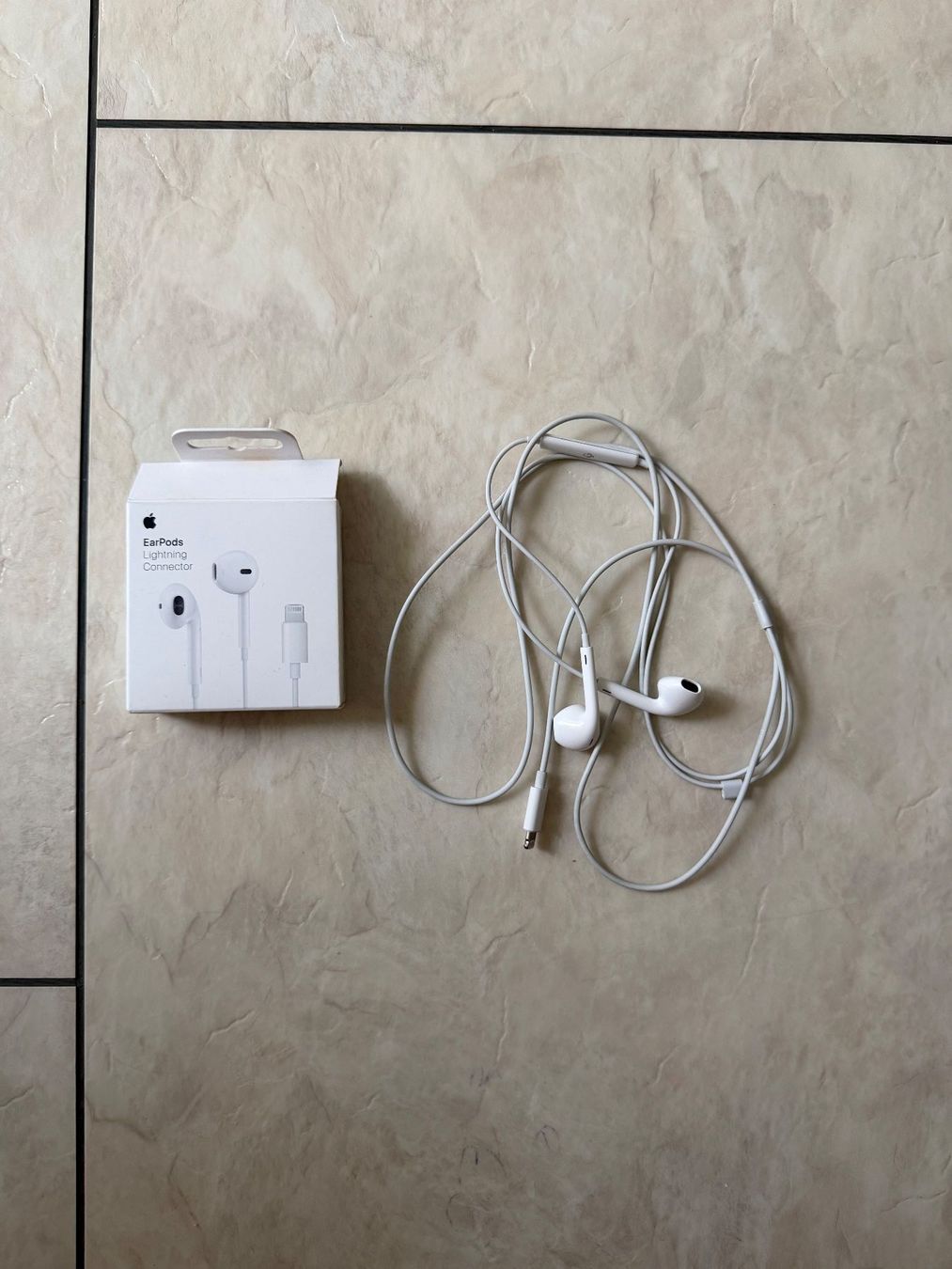 Apple Kopfhörer: wired earpods: Lightning Connector – Gebraucht aus Uetikon am See von m1384