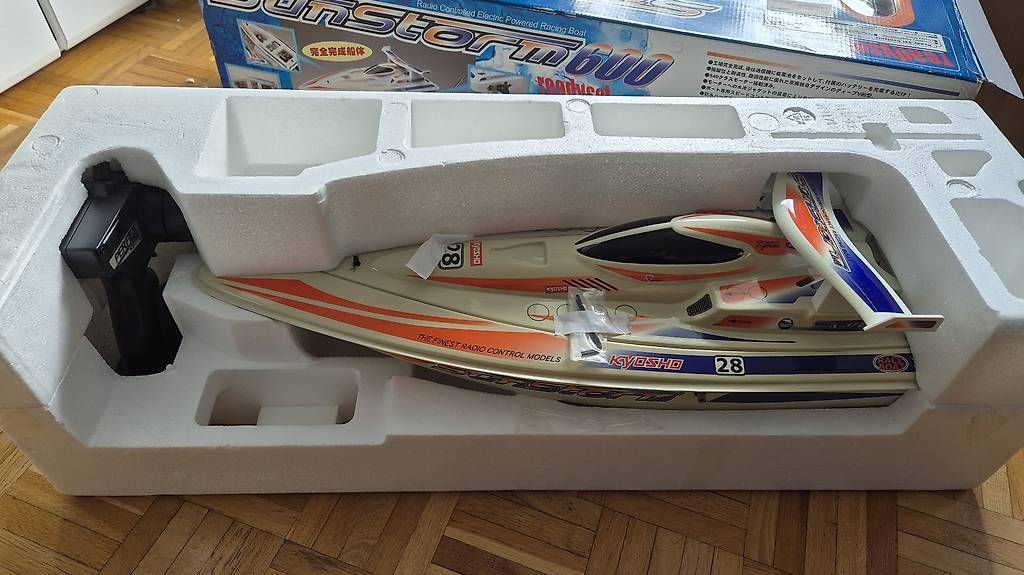 Kosmos Giocattoli: Sunstorm 600 Kyosho Modellboot – Nuovo (secondo la descrizione) da Rothenburg venduto da Besi_3 2