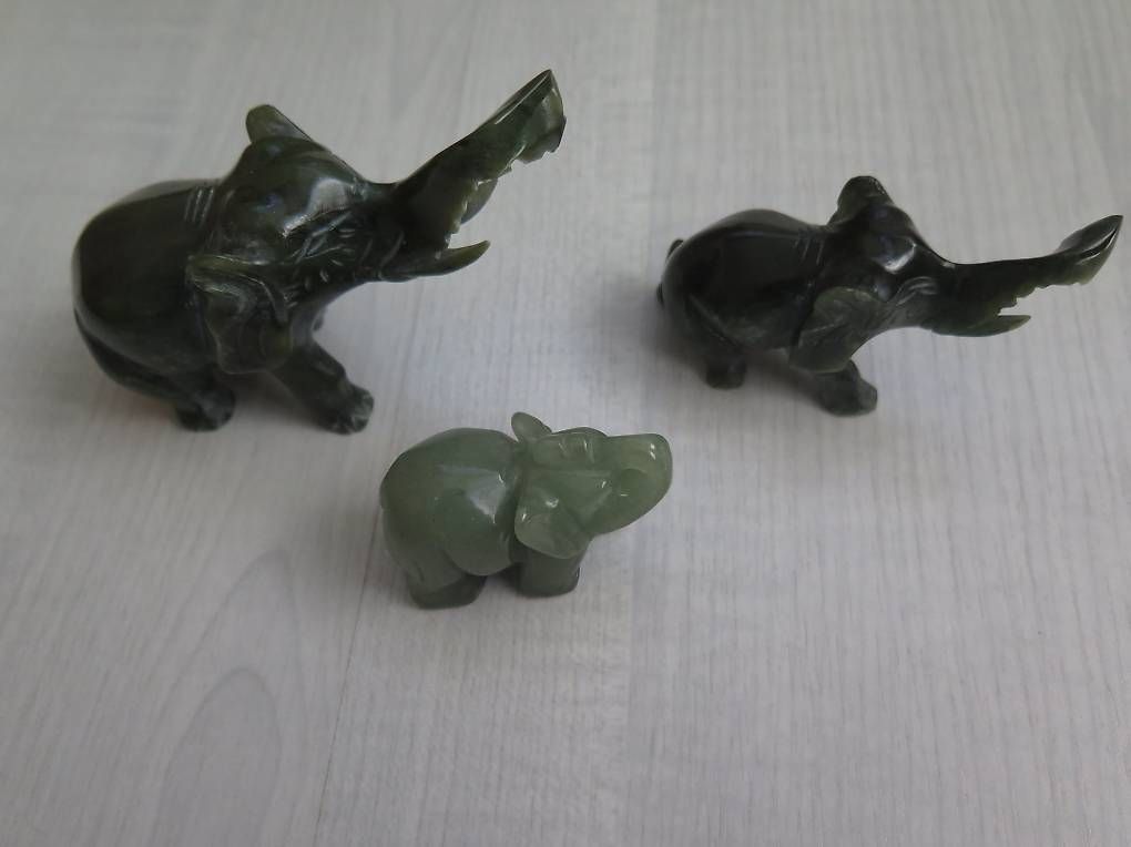 Figuren: 3 Jade Elefanten in Grün – Gebraucht aus Schaffhausen von Yamakana51L8736OQ8 4