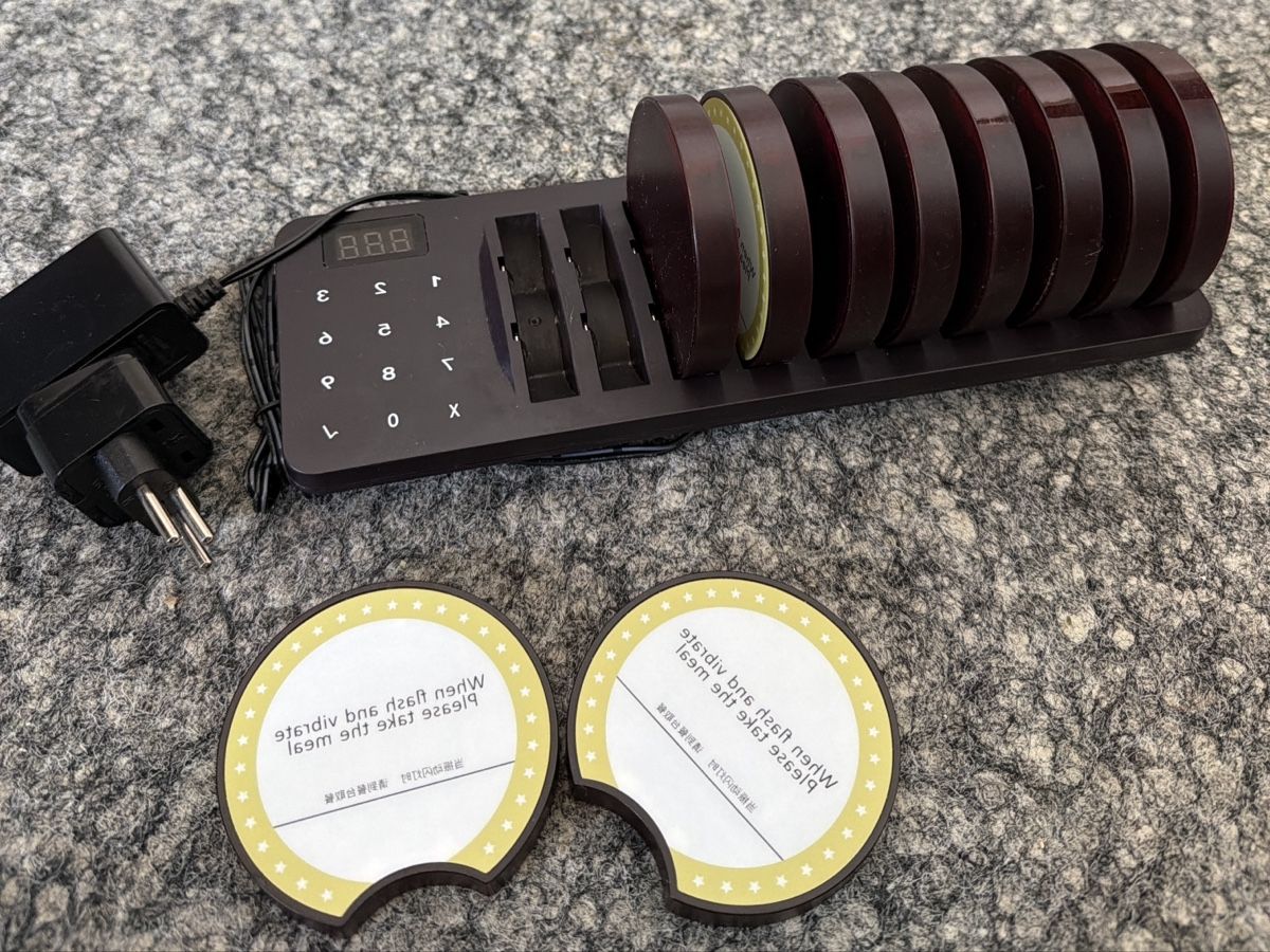 Radiocomunicazione: Gastro Pager System Anker, Ladestation & 10 Pager – Usato da Brüttisellen venduto da itprofisgroup