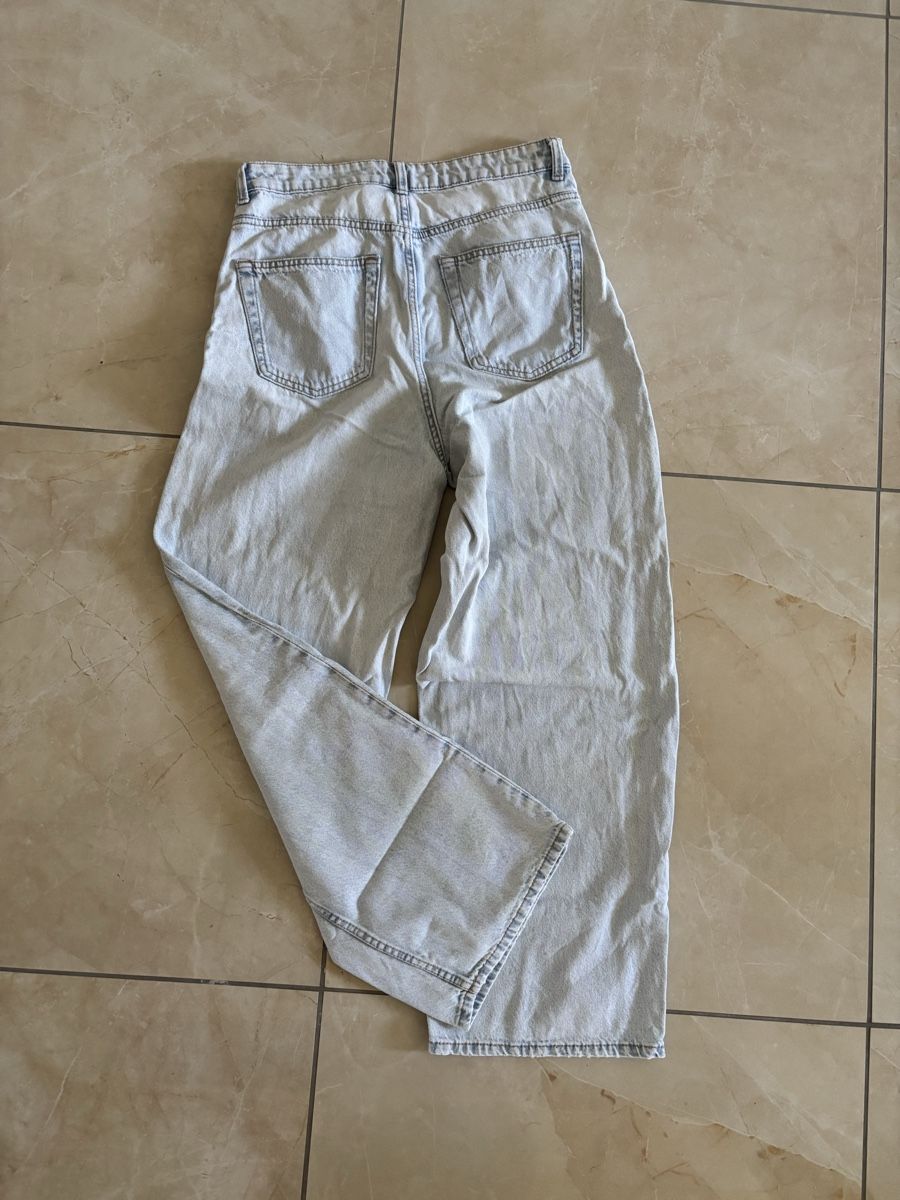 H&M Jeans: Jean large H&M bleu clair délavé – Usato da La Roche FR venduto da syd_vdb6 1