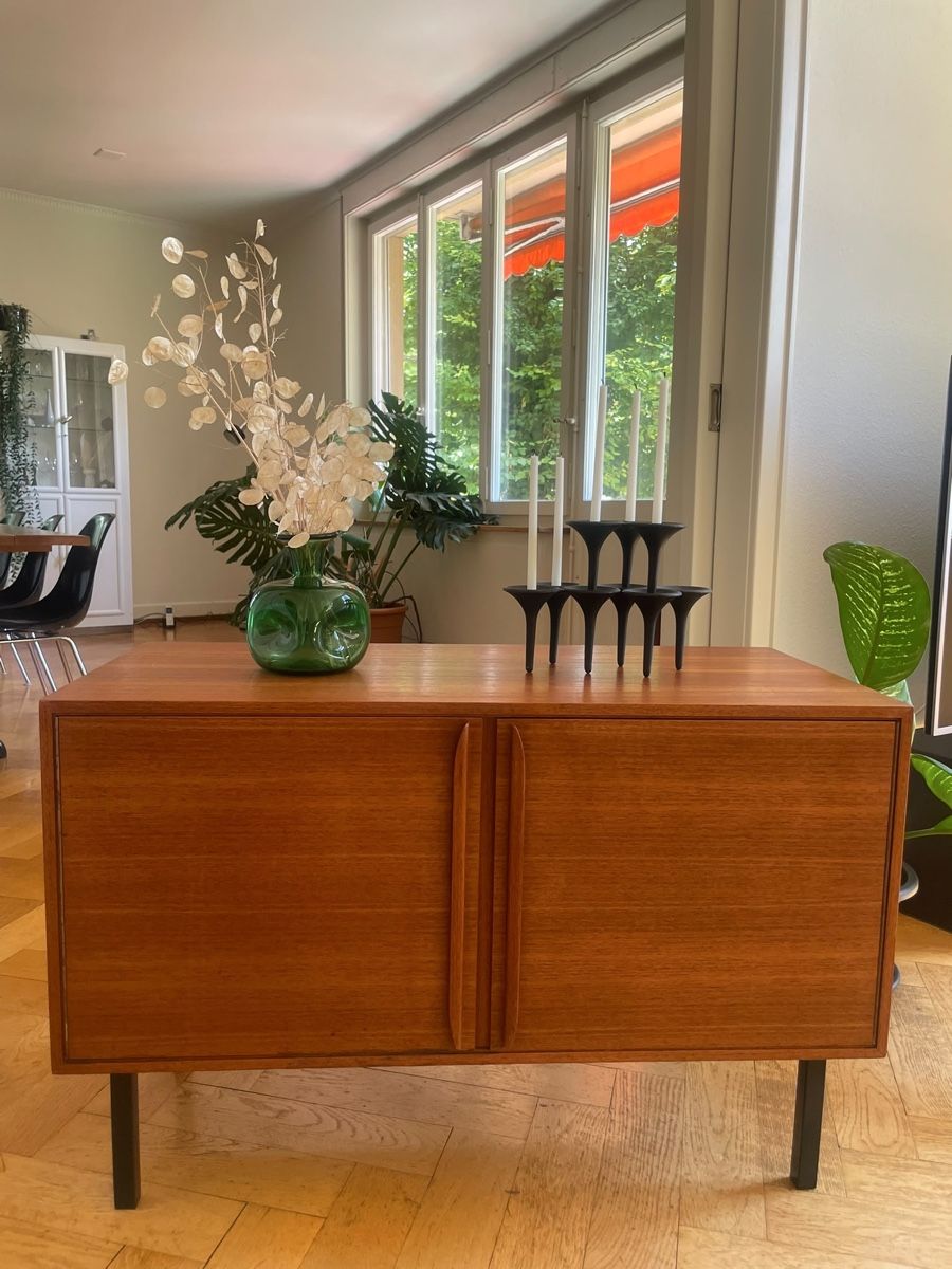 Büffets: Mid Century Teak Sideboard 1960‘s – Gebraucht aus Biel/Bienne von Jilo