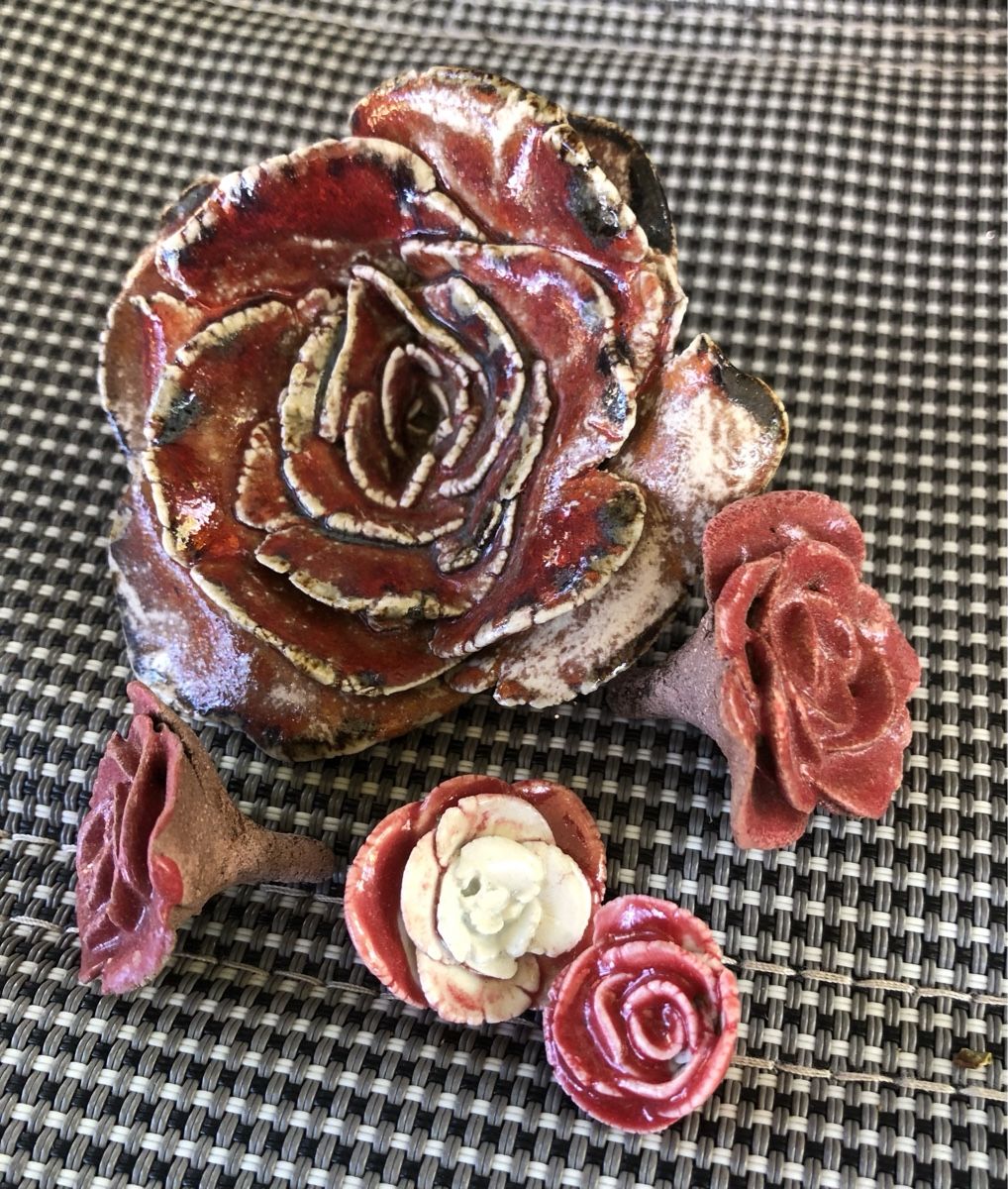 Alle Dekorationen: Keramikrosen handgemacht – Gebraucht aus Niederlenz von lil_jxk8
