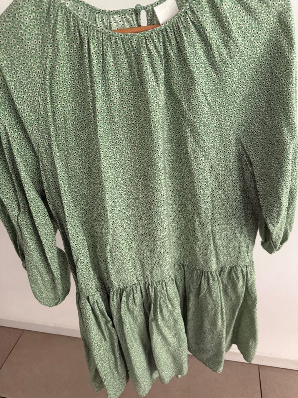 H&M Kleider: Robe longue à manches longues – Gebraucht aus Sion von Mazarine_