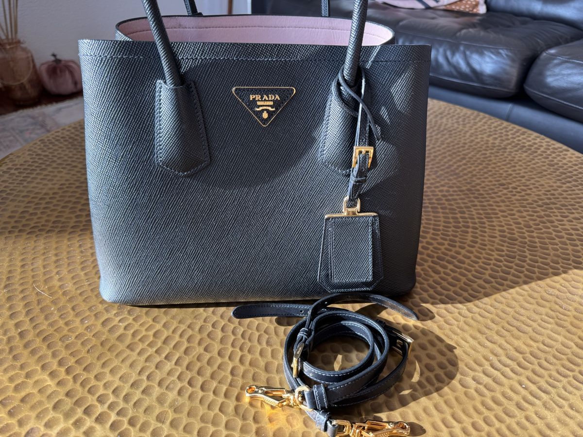 Prada Sacs femmes: Prada Handtasche Saffiano Medium – D'occasion à Untersiggenthal par Shopaholic07
