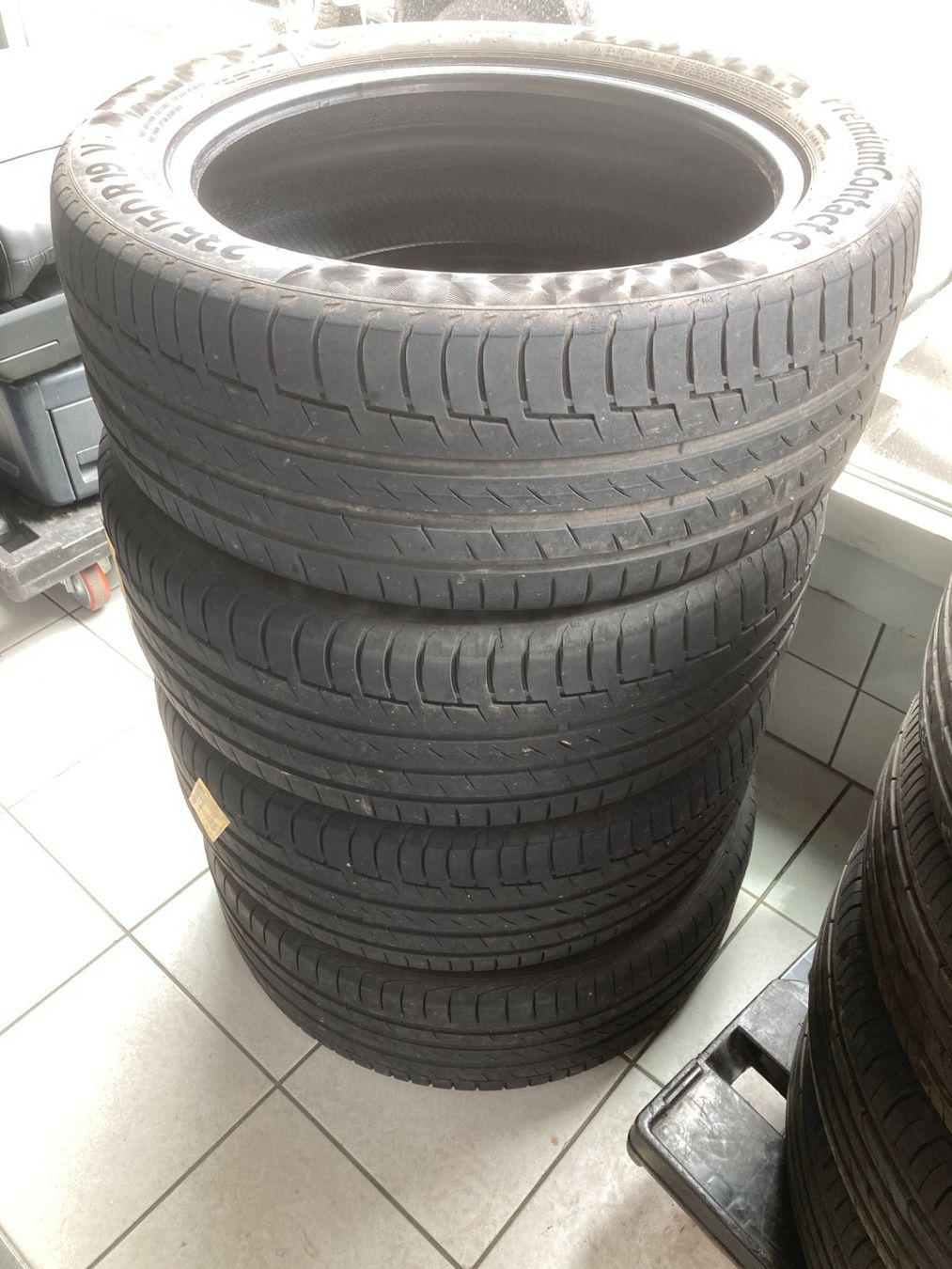 Continental Pneus & Kompletträder: 235/50R19 Sommerpneu Continental – Gebraucht aus Cham von WB2223