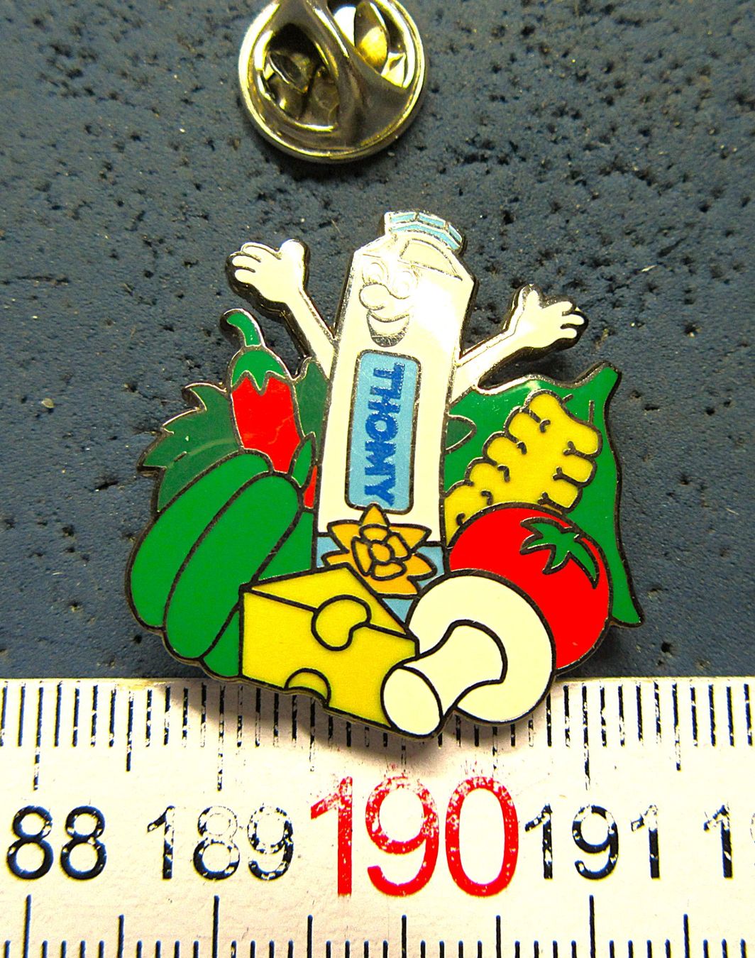 Nestlé Placchette & Badge: THOMY SENF-TUBE PIN – Usato da Ettingen venduto da Hausi4711