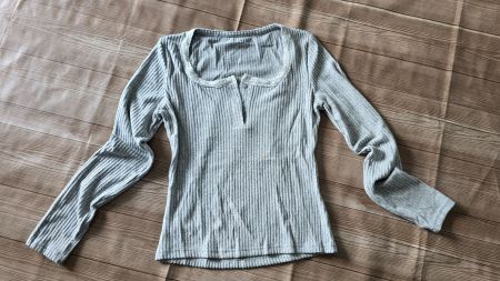 Ripp-Shirt in Grau – M – Bequemer Basic-Look 5️⃣