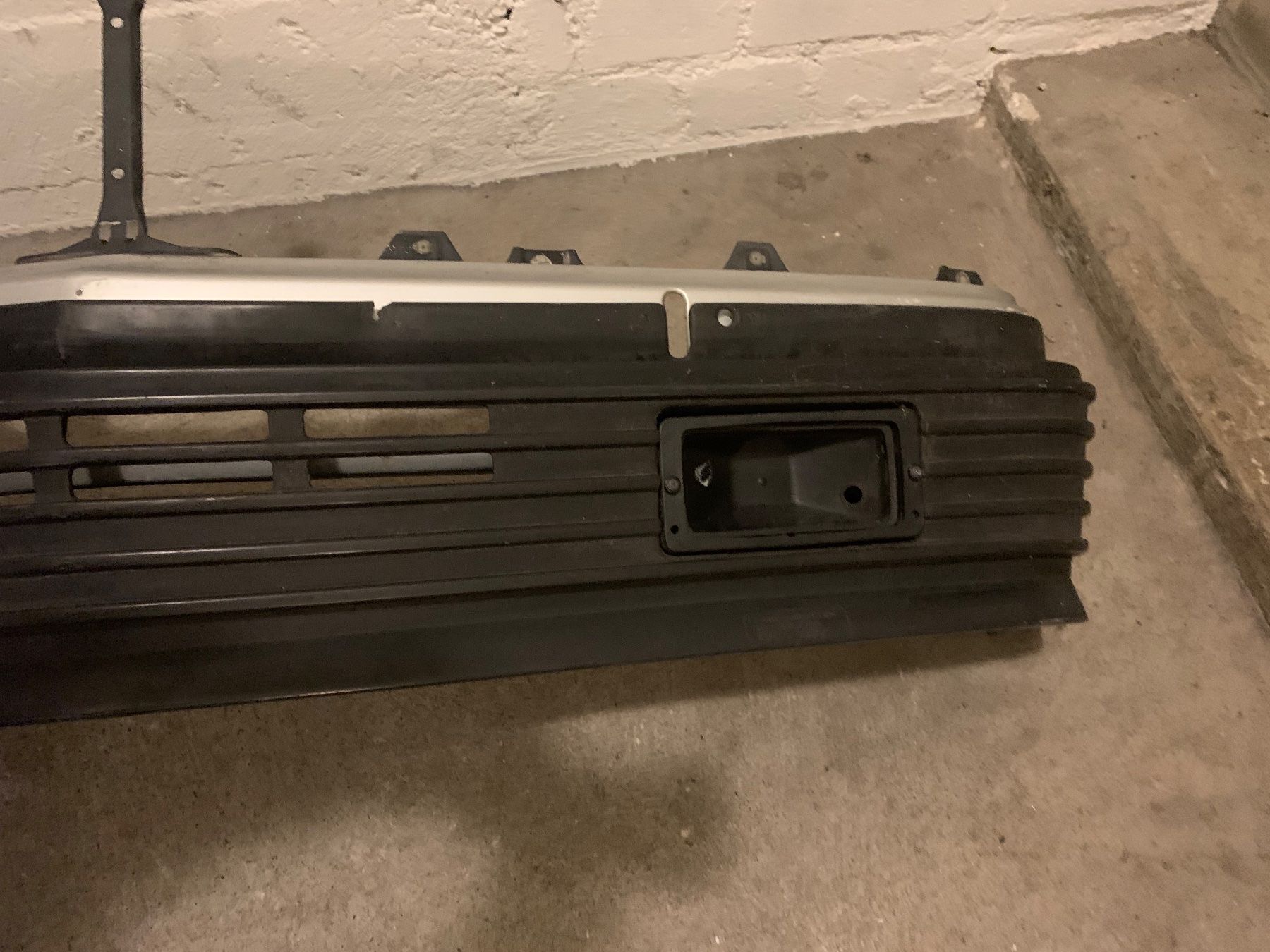 BMW Accessori per altri veicoli: E21 Spoiler Hella – Usato da Grenchen venduto da Netii10 1