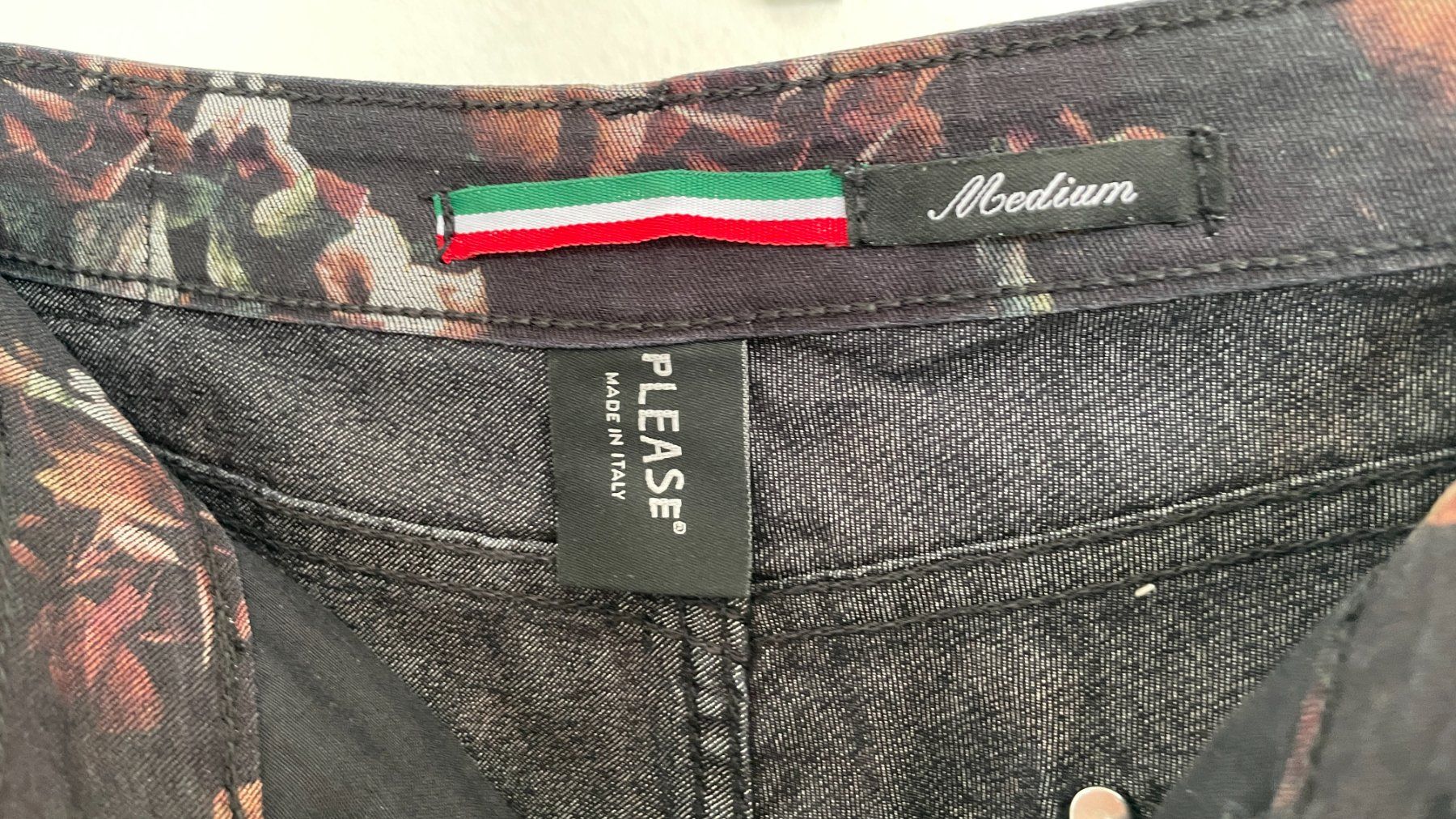 Please Jeans Hosen: Hose der Marke 'PLEASE' | Grösse: Medium – Gebraucht aus Bern von .DolceVita. 3