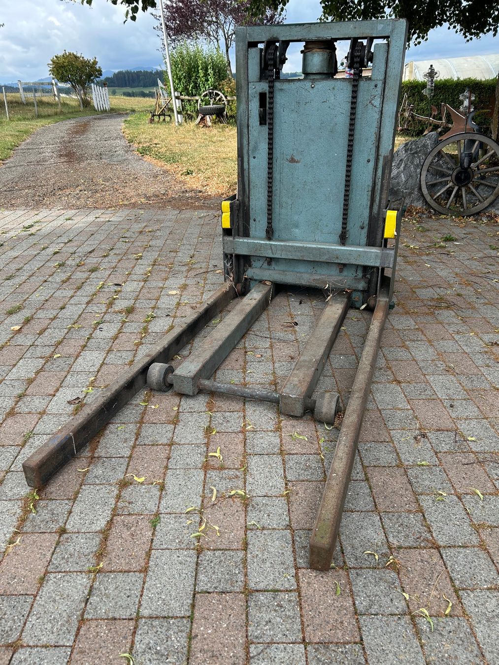 Piattaforme elevatrici & Crick: Ein-Säulen-Lift mobil – Usato da Alterswil FR venduto da Sjasper