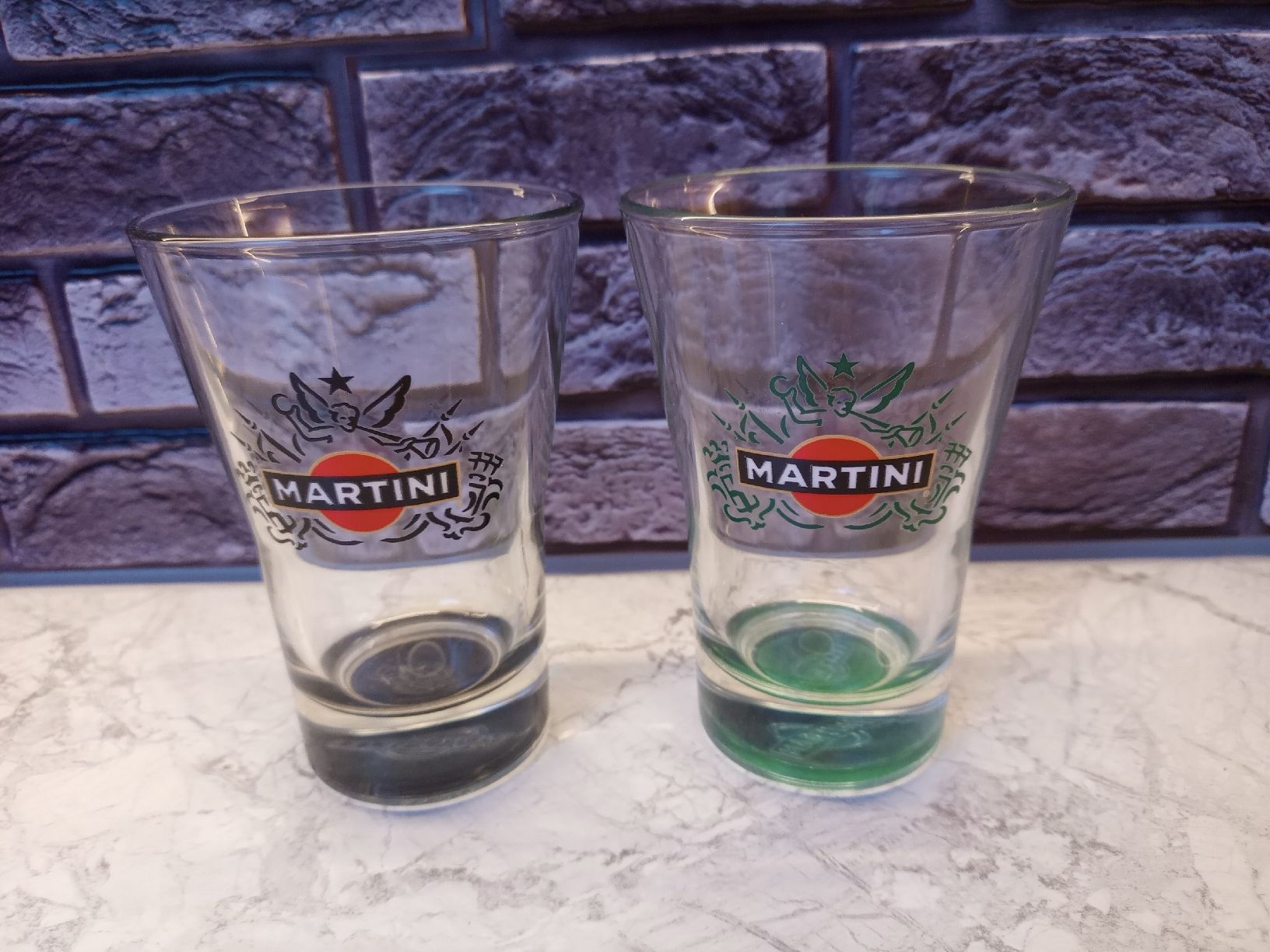Martini Bicchieri: Martini Gläser - schwarz und grün  – Usato da Spiez venduto da egonolsen