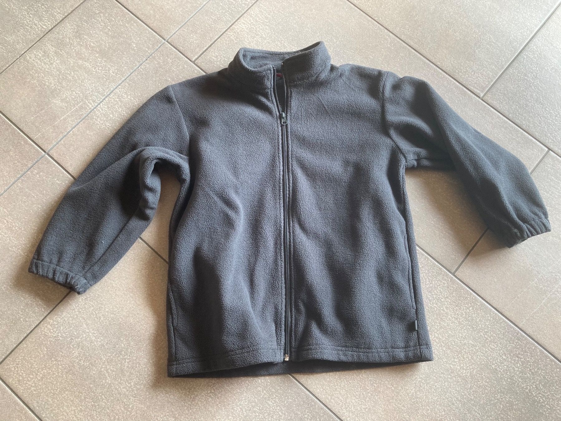 Jacken & Mäntel: Faserpelz-Jacke Gr. 134/140, grau – Gebraucht aus Mosnang von Kusli09