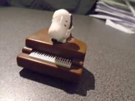 Snoppy auf einem Klavier, Burger King