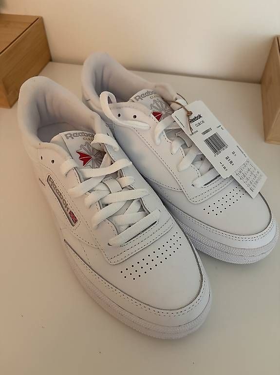 Herrenschuhe: Reebok C85 unisex Weiss 38.5 – Gebraucht aus Rüschlikon von kat_td6h